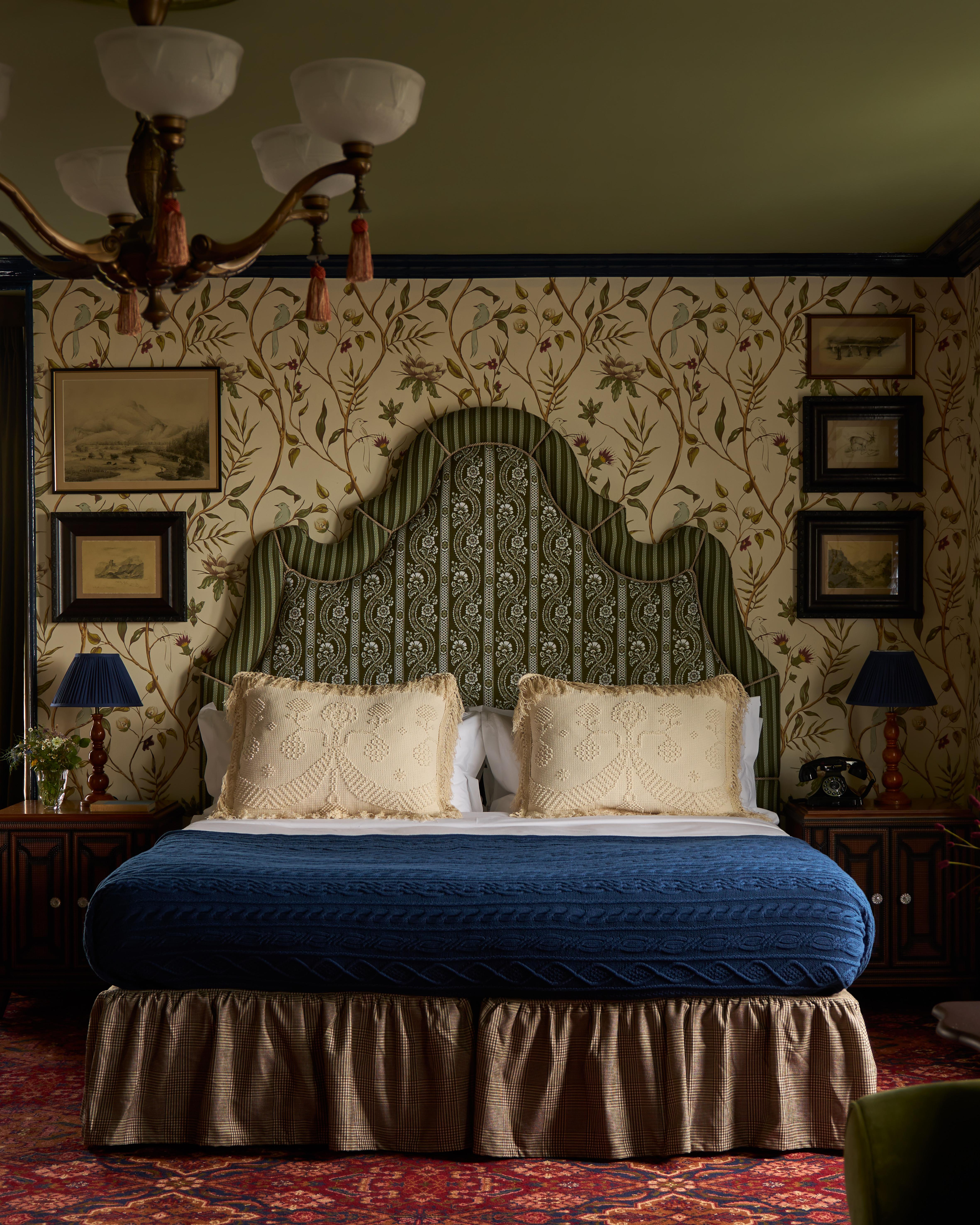 Dornoch Station Hotel Exterior foto The bedroom at The Mitre Hotel